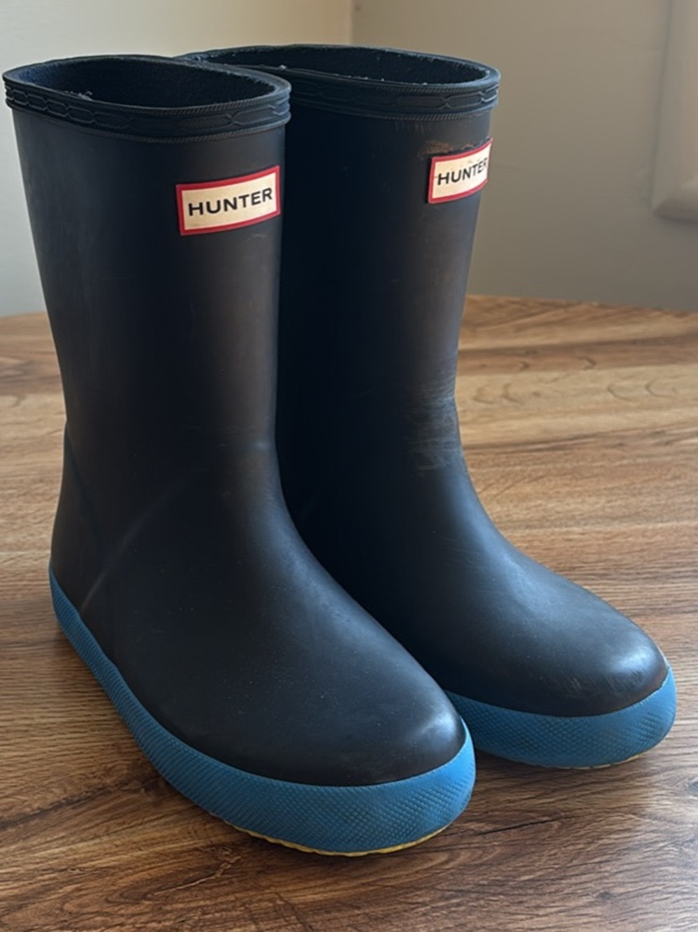 Boys Hunter Kids' First Classic Rain Boots in dark navy blue with a bright blue